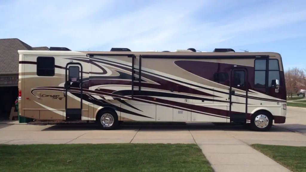 RV Detailing: The Ultimate DIY Detailing Guide